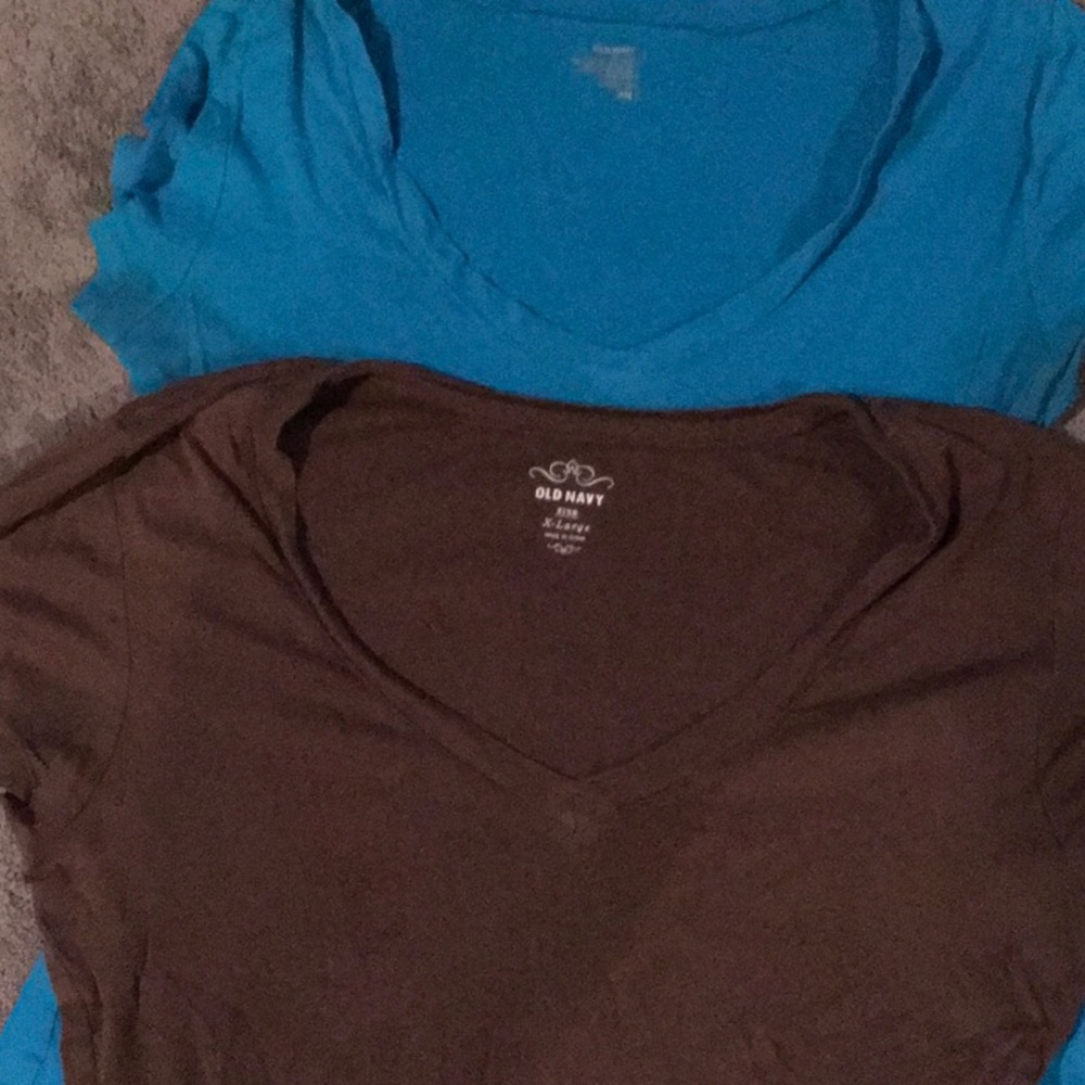 2 old navy tshirts